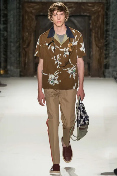 Look 3